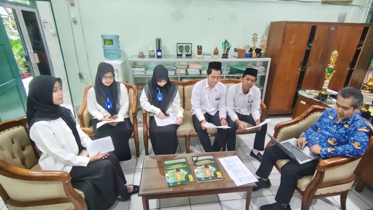 MTs N 6 Sleman Gelar Evaluasi dan Koordinasi Bersama Mahasiswa PPL UII